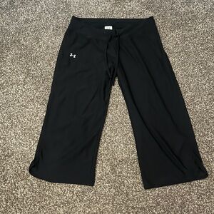 Womens Under Armour heat gear capris- size medium